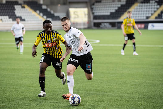 Häckens Benie Adama Traore och Örebros Benjamin