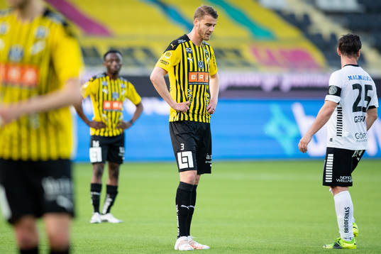 Häckens Johan Hammar deppar i slutet av fotbollsmatchen i