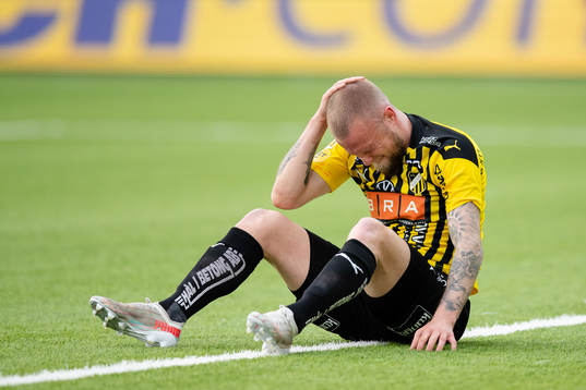 Häckens Alexander Faltsetas tar sig för huvudet