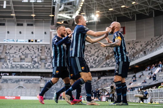 Djurgårdens Jesper Löfgren och Magnus Eriksson jublar