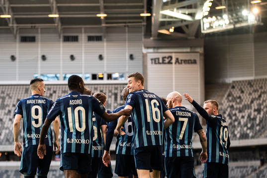 Djurgårdens Jesper Löfgren jublar med lagkamrater