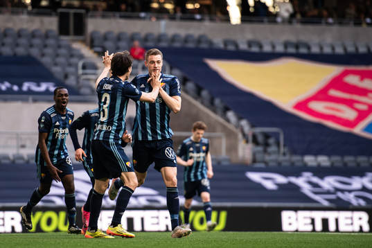 Djurgårdens Jesper Löfgren jublar med lagkamrater