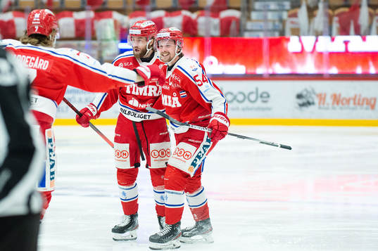 Timrås Jonathan Dahlén  jublar