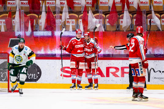 Timrås Erik Walli Walterholm och Viktor Lodin jublar