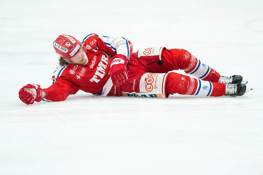 Timrås Marcus Hardegård har ont