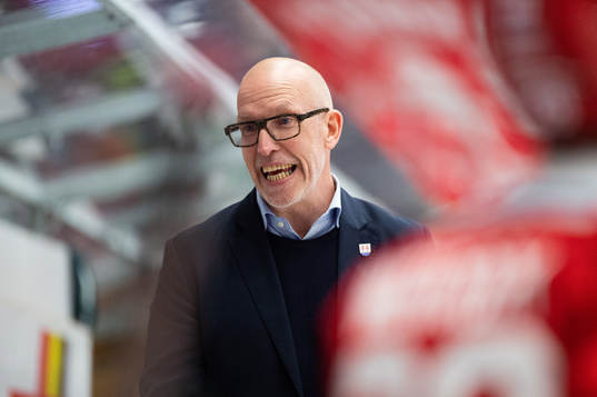 Timrås tränare Fredrik Andersson jublar