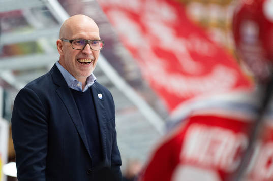 Timrås tränare Fredrik Andersson jublar