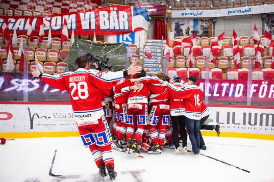 Timrås spelare jublar