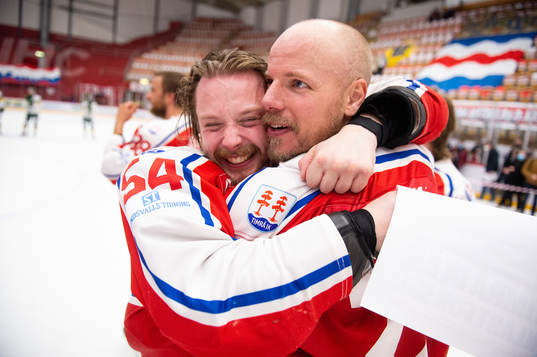 Timrås Jonathan Dahlén  och Morten Madsen jublar