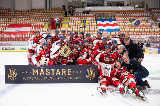 Timrås spelare jublar