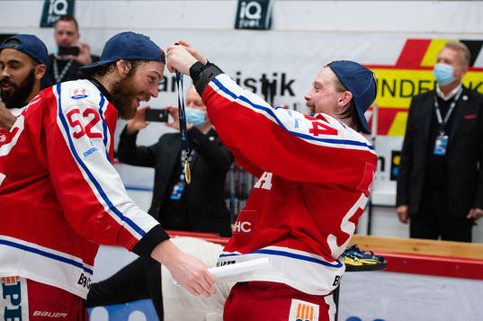Timrås Christopher Liljewall och Jonathan Dahlén  jublar