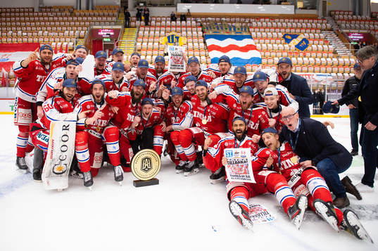 Timrås spelare jublar