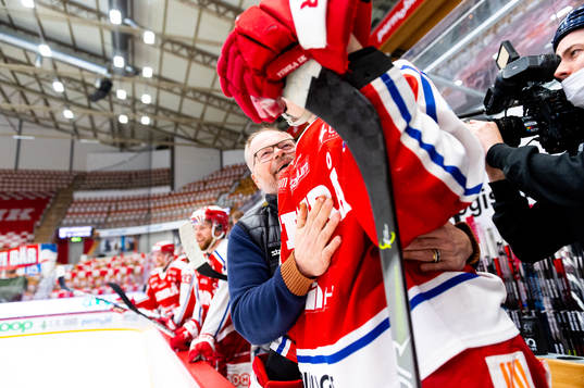 Timrås sportchef Kent Norberg jublar