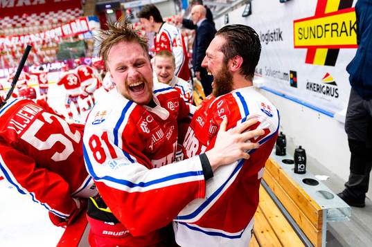 Timrås Jacob Blomqvist och Jens Lööke jublar