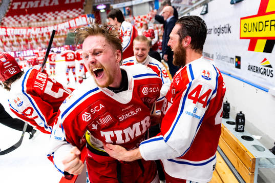 Timrås Jacob Blomqvist och Jens Lööke jublar