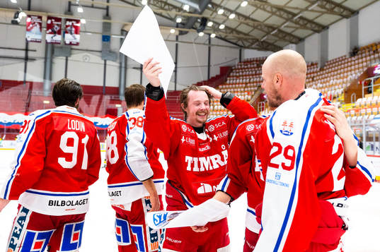 Timrås Jonathan Dahlén jublar