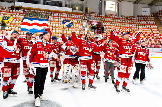 Timråspelare jublar