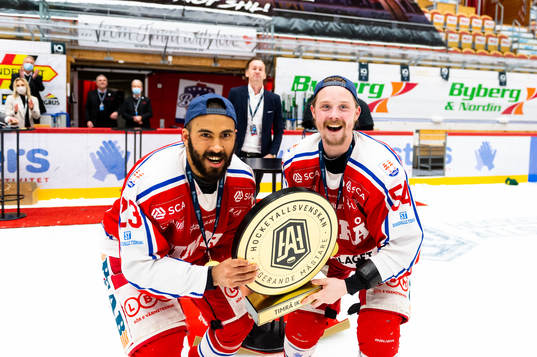 Timrås Jeremy Boyce-Rotevall och Jonathan Dahlén jublar