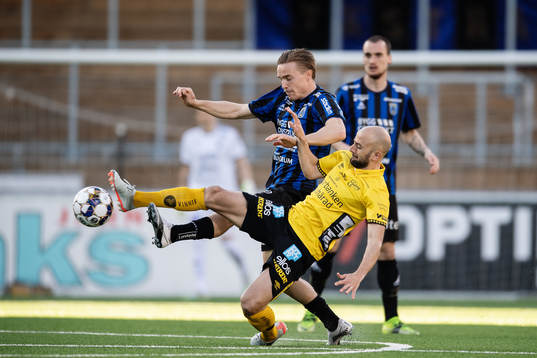 Sirius Jacob Ortmark och Elfsborgs Robert Gojani