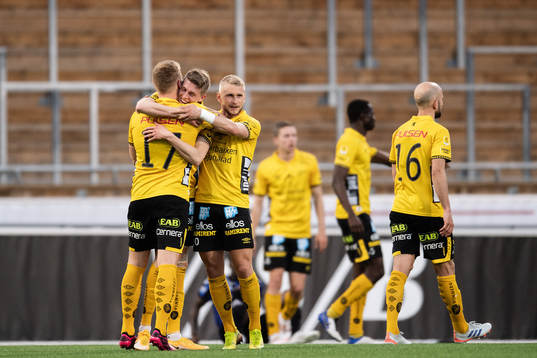 Elfsborgs Per Frick och Alexander Bernhadsson jublar