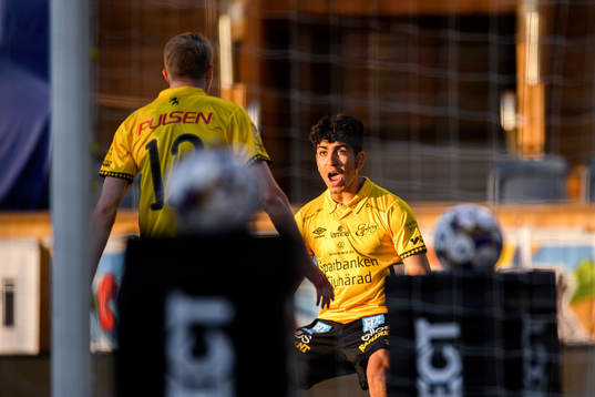 Elfsborgs Alexander Bernhadsson och Ahmed Qasem jublar
