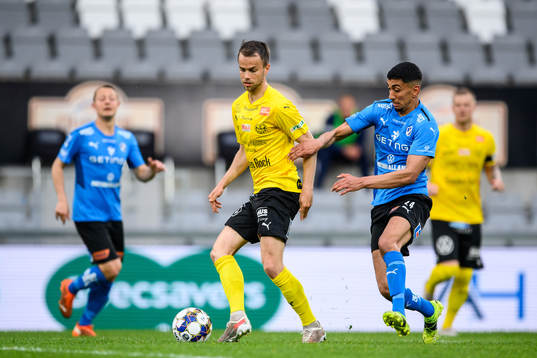 Mjällbys Andreas Blomqvist och Halmstads Amir Al-Ammari