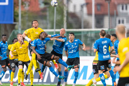 Mjällby hörna som leder fram till 1-1