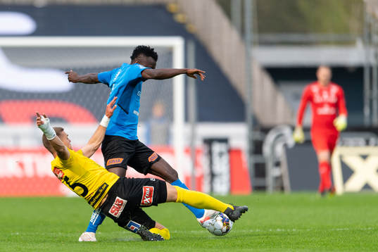 Mjällbys Ivan Kricak och Halmstads Thomas Boakye