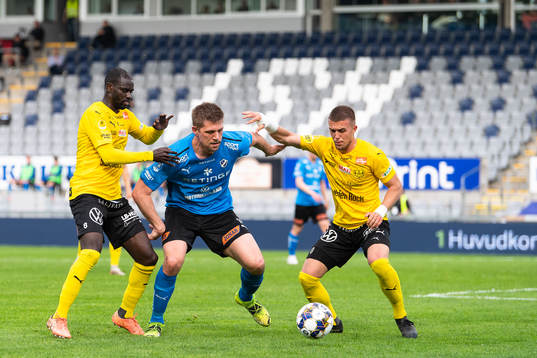 Mjällbys Enock Kofi Adu och Ivan Kricak