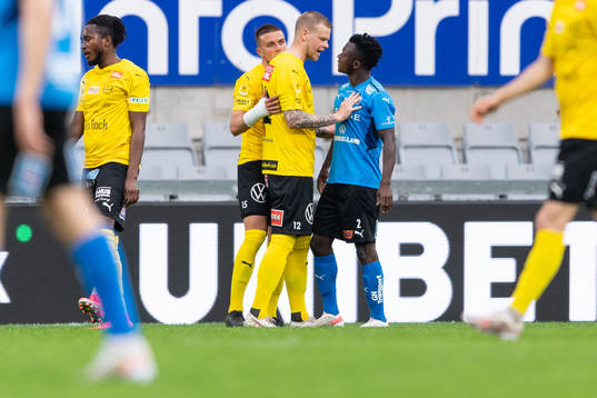 Mjällbys David Löfquist och Halmstads Thomas Boakye