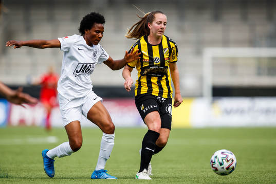 Eskilstunas Halimatu Ayinde och Häckens Dylan Holmes