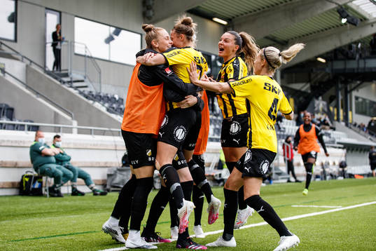 Häckens spelare jublar