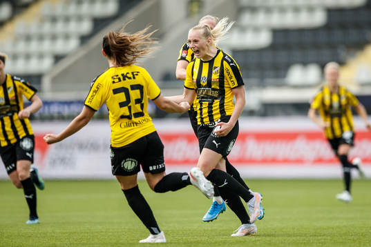 Häckens Stina Blackstenius jublar