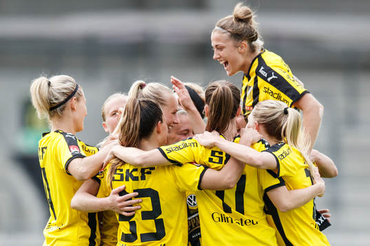 Häckens spelare jublar