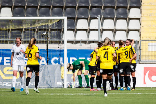 Häckens spelare jublar