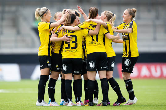 Häckens Stina Blackstenius jublar med lagkamrater