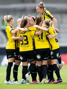 Häckens Stina Blackstenius jublar med lagkamrater