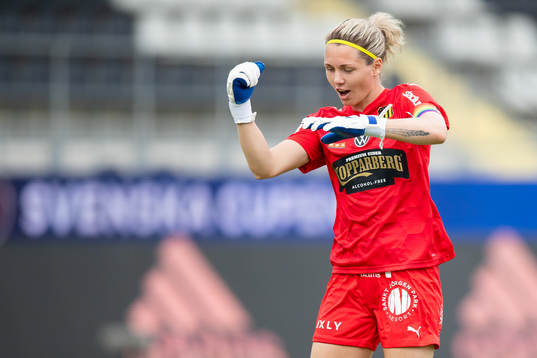 Häckens målvakt Jennifer Falk jublar