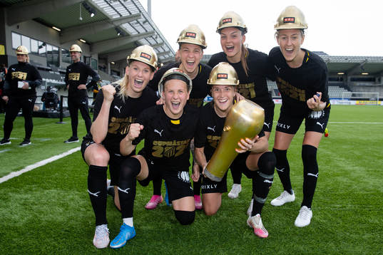 Häckens Stina Blackstenius, Filippa Curmark, Julia