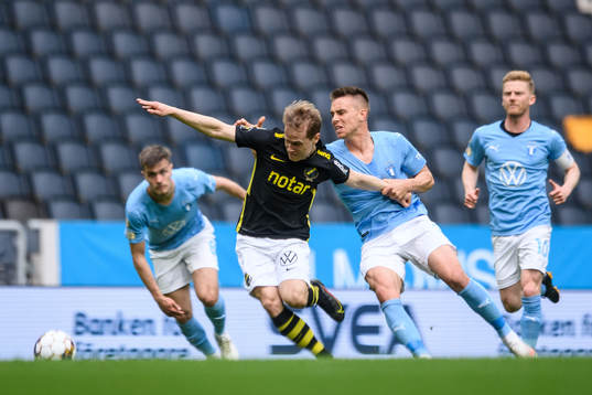 s Saku Ylätupa och Malmö FFs Jonas Knudsen
