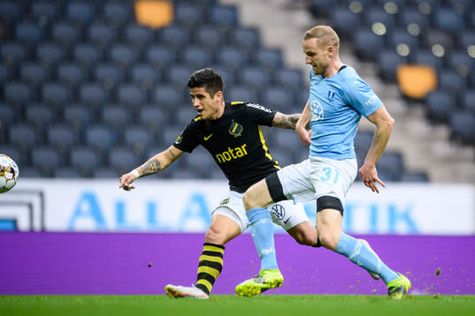 s Nicolas Stefanelli och Malmö FFs Franz Brorsson