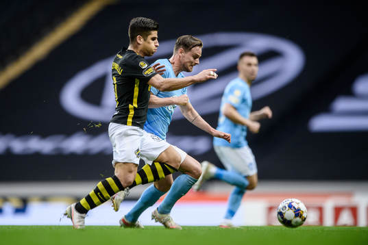 s Nicolas Stefanelli och Malmö FFs Eric Larsson