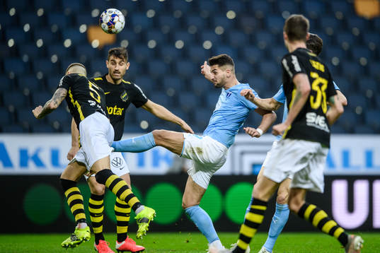 s Alexander Milosevic och Malmö FFs Antonio Colak