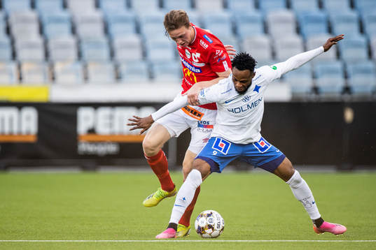 IFK Norrköpings Samuel Adegbenro och Degerfors Adam Carlén