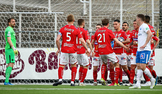 Degerfors spelare jublar