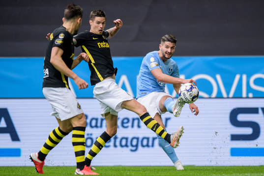s Mikael Lustig och Malmö FFs Antonio Colak