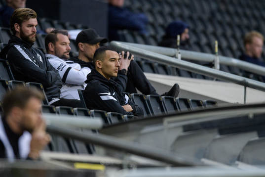 s Nabil Bahoui på läktaren