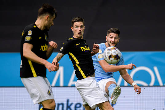 s Mikael Lustig och Malmö FFs Antonio Colak