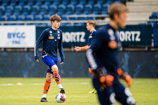 Nikolai Søyset Hopland of Aalesund warms up