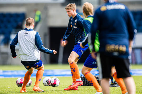 Oscar Solnørdal of Aalesund warms up